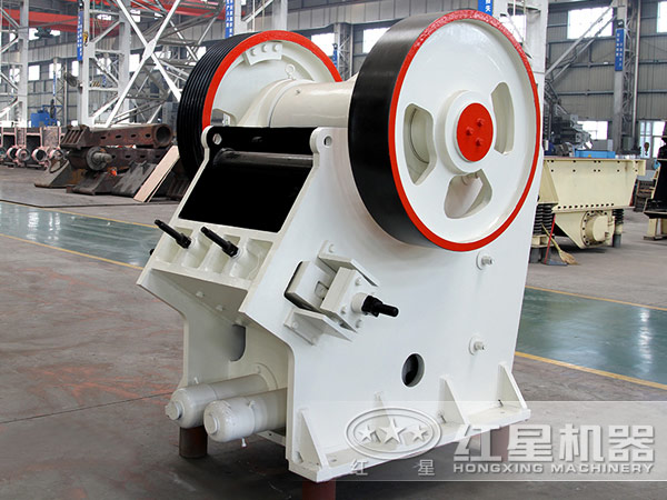 德版顎式破石機(jī)實物圖