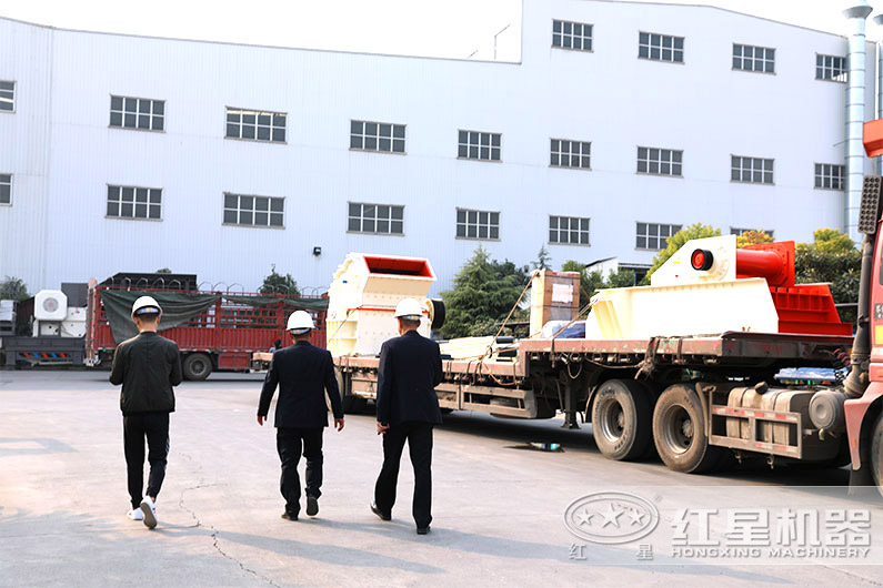 客戶來廠選購細(xì)碎機(jī)